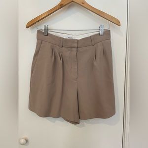 Aritzia Babaton Camel Toned 3” Pleated Shorts